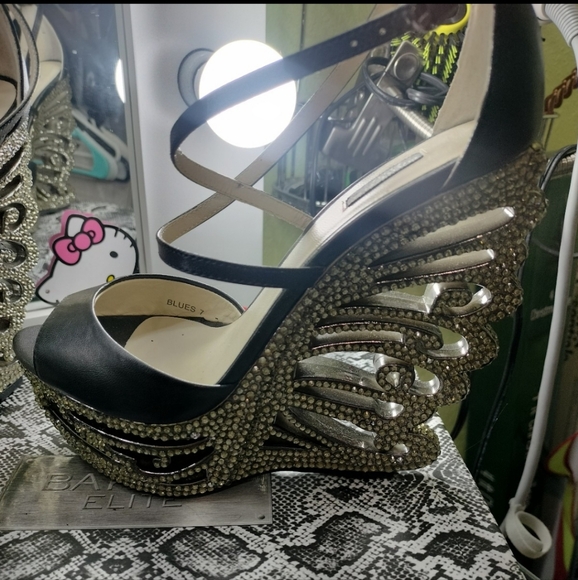 Baker Wedges With Rhinestone - Picture 3 of 8